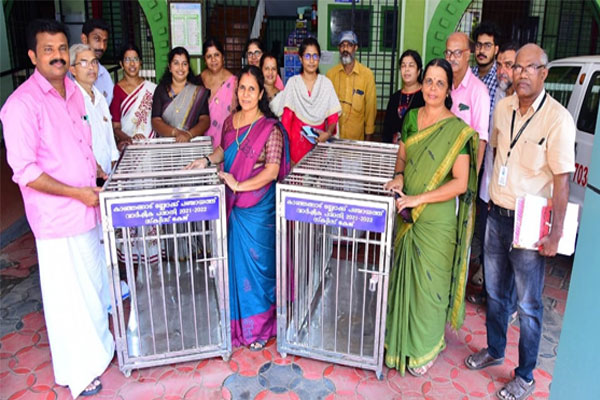 Read more about the article തെരുവ് നായ ശല്യം രൂക്ഷം;  നേരിടാൻ മൃഗാശുപത്രികൾക്ക് സ്ക്വീസ് കേജ് വിതരണപദ്ധതിയുമായി  കാഞ്ഞങ്ങാട് ബ്ലോക്ക് പഞ്ചായത്ത്