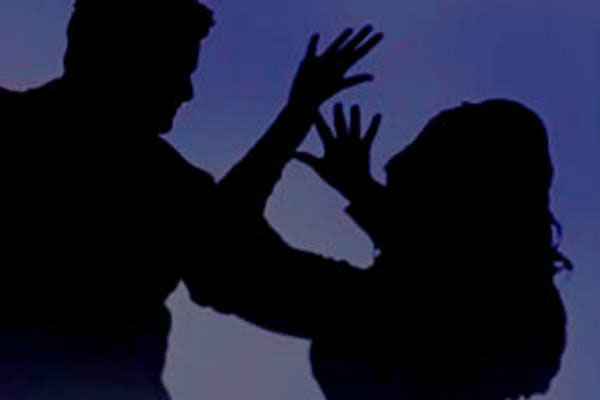 Read more about the article കല്യാണ മേക്കപ്പിനിടെ മേക്കപ്പ് ആർടിസ്റ്റ്  പീഡിപ്പിച്ചു; മൂന്ന് യുവതികൾ സിറ്റി പൊലീസ് കമ്മീഷണർക്ക് പരാതി നൽകി