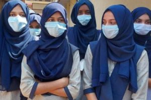 Read more about the article കര്‍ണാടകയിലെ  ശിവമോഗയില്‍ ഹിജാബ് നീക്കം ചെയ്യാന്‍ അധികൃതര്‍ ആവശ്യപ്പെട്ടു; പ്രാക്ടിക്കല്‍ പരീക്ഷയെഴുതാതെ വിദ്യാര്‍ത്ഥികള്‍ മടങ്ങി