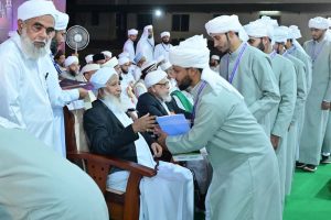 Read more about the article മുഹിമ്മാത്തില്‍ ത്വാഹിറുല്‍ അഹ്ദല്‍ ഉറൂസിന് ആത്മീയ സമ്മേളനത്തോടെ ധന്യ സമാപനം;143 യുവ പണ്ഡിതര്‍ സനദ് സ്വീകരിച്ചു