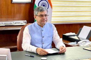 Read more about the article വിദേശ വായ്പയുടെ കാര്യവും പരിശോധിക്കണം; കേരളം നൽകിയ ഡി.പി.ആർ അപൂർണം; സിൽവർലൈന് അംഗീകാരം നൽകിയിട്ടില്ലെന്ന് കേന്ദ്ര  റെയിൽവേ മന്ത്രി