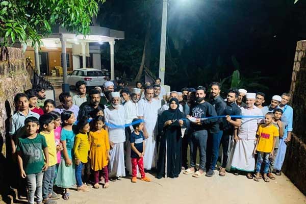 Read more about the article ആവേശം നിറഞ്ഞൊഴുകി;  തൗഫീഖ് നഗർ കോൺക്രീറ്റ് റോഡ്  അനീസ മൻസൂർ മല്ലത്ത് ഉദ്ഘാടനം ചെയ്തു