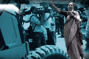 Read more about the article ജഹാംഗിർപുരിയിലെ കെട്ടിടംപൊളിക്കൽ; ബുള്‍ഡോസറുകള്‍ക്ക് മുന്നില്‍ കയറിനിന്ന് നിർത്തിവെപ്പിച്ചു ബൃന്ദ കാരാട്ട്