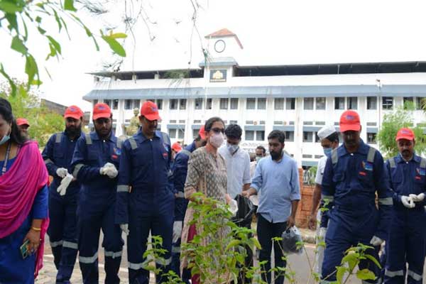 Read more about the article സംസ്ഥാന  സര്‍ക്കാറിൻ്റെ ഒന്നാംവാര്‍ഷികം; ക്ലീന്‍ കാസര്‍കോട് ദിനം സംഘടിപ്പിച്ചു; ജില്ലയിലെങ്ങും ക്ലീനായി