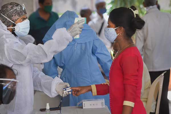 Read more about the article കോവിഡ് കേസുകൾ കുറയുന്നു; പ്രതിദിന കൊവിഡ് കണക്കുകൾ പ്രസിദ്ധീകരിക്കുന്നത് സംസ്ഥാന സര്‍ക്കാര്‍ അവസാനിപ്പിക്കുന്നു