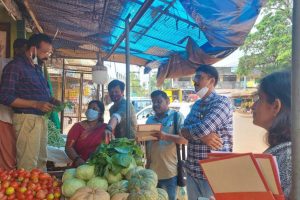 Read more about the article കാഞ്ഞങ്ങാട് ടൗണിലെ കടകളില്‍ വില വര്‍ധനവ്; ജില്ലാ സപ്ലെ ഓഫീസറുടെ നേതൃത്വത്തില്‍ പരിശോധന നടത്തി