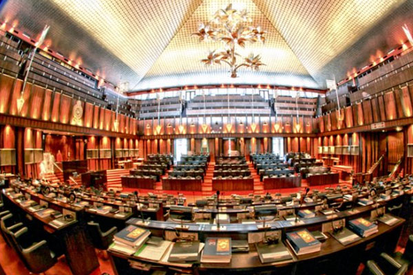 Read more about the article മന്ത്രിമാരുടെ കൂട്ടരാജി;  ശ്രീലങ്കയിൽ എല്ലാ രാഷ്ട്രീയ കക്ഷികളെയും ഉൾപ്പെടുത്തി ദേശീയ സർക്കാർ