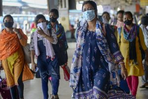 Read more about the article മാസ്‌ക്കും സാനിറ്റൈസറും തുടരണം; ആൾക്കൂട്ട നിയന്ത്രണവും സാമൂഹ്യക അകലവും ഒഴിവാക്കി; കേരളത്തിൽ കൊവിഡ് നിയന്ത്രണങ്ങള്‍ പിന്‍വലിച്ചു