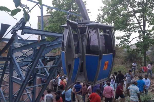 Read more about the article ഇന്ത്യയിലെ ഏറ്റവും ഉയരത്തിലുള്ള വെര്‍ട്ടിക്കല്‍ റോപ്പ് വേയിലെ കേബിള്‍ കാറുകള്‍ കൂട്ടിയിടിച്ച് രണ്ട് മരണം :  കുടുങ്ങിക്കിടക്കുന്നത് നാല്പ്പതിലധികം ആളുകള്‍