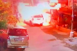 Read more about the article സ്വന്തം കാര്‍ കത്തിച്ച് ഇന്‍ഷുറന്‍സ് തട്ടാന്‍ ശ്രമം: തമിഴ്‌നാട്ടില്‍ ബി.ജെ.പി നേതാവിനെ പോലീസ് പൊക്കി