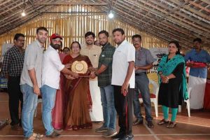 Read more about the article സന്നദ്ധ സേവനത്തിൽ  മികച്ച പ്രവർത്തനം; ജില്ലാ പഞ്ചായത്തിൻ്റെ ആദരവ്  മർച്ചന്റ്സ് യൂത്ത് വിംഗ് ഏറ്റുവാങ്ങി