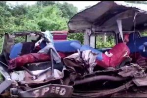 Read more about the article കര്‍ണാടകയില്‍ അമിത വേഗതയിലെത്തിയ കാര്‍ മരത്തിലിടിച്ച് അപകടം; 9 മരണം, 11 പേര്‍ക്ക് പരുക്ക്