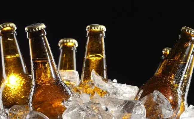 Read more about the article അർദ്ധരാത്രിയിൽ  100 -ല്‍ പോലീസിനെ വിളിച്ച് അപകടം പറ്റിയെന്ന് യുവാവ്; പോലീസിനെ കണ്ടപ്പോൾ ആവശ്യപ്പെട്ടത് രണ്ട് കുപ്പി തണുത്ത ബിയര്‍