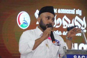 Read more about the article മതപണ്ഡിതൻമാർ ഉൾപ്പെടെ ആറ് പേർക്കെതിരെ കോവിഡ് പ്രോട്ടോക്കോൾ ലംഘനത്തിന് കേസ്;സമസ്ത വിദ്യാർത്ഥി കലാമേള നടത്തിപ്പുകാർക്കെതിരെ പോലീസ് കേസെടുത്തത് സ്വമേധയാ; പ്രതിഷേധം ശക്തം