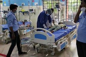 Read more about the article കാസർകോട് ഷവര്‍മ കഴിച്ച വിദ്യാര്‍ത്ഥിയുടെ മരണം; സ്ഥാപനത്തിന് ലൈസന്‍സില്ല; കട പൂട്ടിച്ച് അധികൃതര്‍