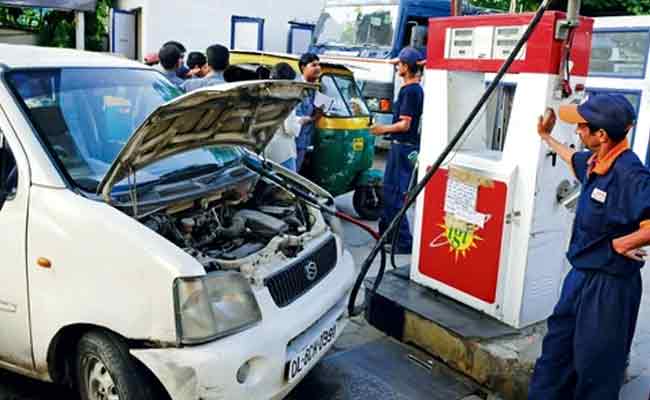 Read more about the article നാല് മാസത്തിനിടെ സി.എൻ.ജിയ്ക്ക് കൂടിയത് 15 രൂപ; ഇന്ധന വിലയെ ഭയന്ന് സി.എൻ.ജിയിലേക്ക് മാറിയവരെയും കാത്തിരുന്നത് വൻ തിരിച്ചടി