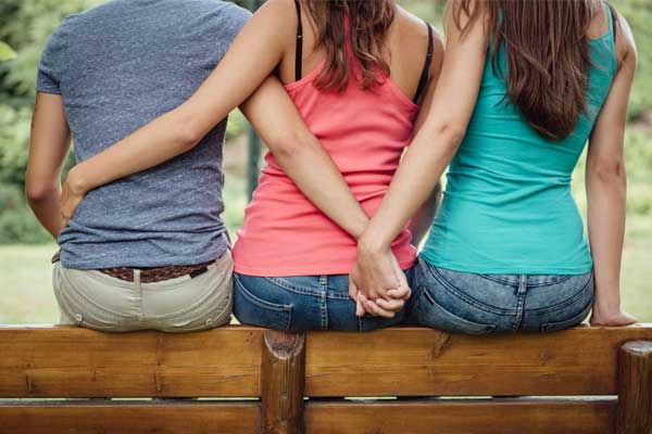 Read more about the article വിവാഹിതരായ ഇന്ത്യൻ സ്ത്രീകൾ ഭർത്താവിനെ പങ്കുവയ്ക്കാൻ ആഗ്രഹിക്കില്ല; ഭാര്യയുടെ ആത്മഹത്യയ്ക്ക് കാരണം ഭർത്താവിൻ്റെ  മൂന്നാം വിവാഹം. കേസിൽ യുവാവ്  വിചാരണ നേരിടണമെന്ന് കോടതി