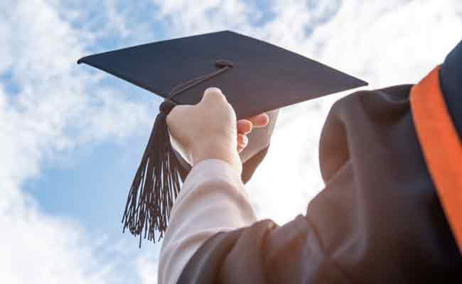 Read more about the article രാജ്യത്ത് ആദ്യം;  വനിതകളെ നൈപുണ്യവികസനത്തിലൂടെ ബിരുദത്തിലേക്ക് കൈപിടിച്ചുയര്‍ത്താന്‍ ‘ദര്‍പണം’ പദ്ധതിയുമായി കാസർകോട് ജില്ലാ പഞ്ചായത്ത്;  ഉദ്ഘാടനം ജൂണ്‍ ആദ്യവാരം