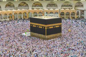 Read more about the article ഹജ്ജ് യാത്രാ ചെലവ് കേരളത്തിൽ നിന്നും നാലുലക്ഷത്തോളം; ആദ്യ വിമാനം ജൂൺ നാലിന് കൊച്ചിയിൽ നിന്ന് പുറപ്പെടും, കൂടുതൽ അറിയാം