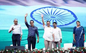 Read more about the article കേരളത്തിലെ രാഷ്ട്രീയ സമവാക്യങ്ങൾ ബദൽ മുന്നണി മാറ്റുമോ?; മാറ്റത്തിനായ് ‘ജനക്ഷേമ സഖ്യം’ വരുന്നു : ആം ആദ്മി  – ട്വന്റി20 സഖ്യം പ്രഖ്യാപിച്ച് കെജ്രിവാള്‍