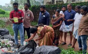 Read more about the article പൊതുസ്ഥലത്ത് മാലിന്യ നിക്ഷേപം; സ്ഥാപനത്തിനെതിരെ നടപടിയെടുത്ത് കാഞ്ഞങ്ങാട് നഗരസഭ