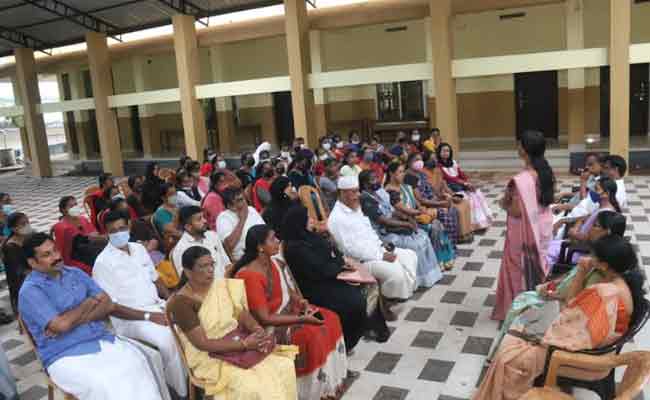 Read more about the article കാഞ്ഞങ്ങാട് നഗരസഭയില്‍ മഴക്കാല പൂര്‍വ്വ ശുചീകരണ പ്രവര്‍ത്തനങ്ങള്‍ക്ക് തുടക്കമായി; പരിപാടിയുടെ വിജയത്തിനായി ജനകീയ കൂട്ടായ്മ