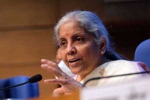 Read more about the article എക്സൈസ് തീരുവ കുറച്ചു; രാജ്യത്തെ ഇന്ധനവില കുറയും; കാർഷിക രംഗത്തും നിർമ്മാണ മേഖലയിലും ചെലവ് കുറയും; വിലക്കയറ്റം നിയന്ത്രിക്കാൻ കേന്ദ്രസർക്കാർ ഇടപെടൽ