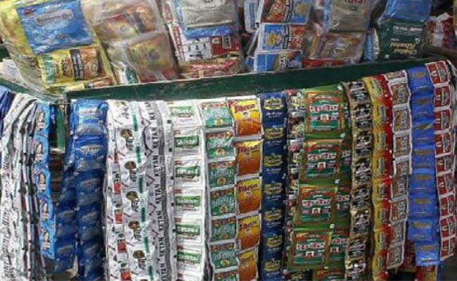 Read more about the article കാസർകോട് ആള്‍ത്താമസമില്ലാത്ത വീട്ടില്‍ നിന്ന് ആയിരം കിലോയോളം പാന്‍ മസാല പിടികൂടി പോലീസ്; കര്‍ണ്ണാടകയില്‍ നിന്ന് കടത്തിക്കൊണ്ട് വന്നതെന്ന് സംശയം; അന്വേഷണം ആരംഭിച്ചു