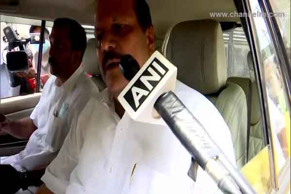 Read more about the article പോലീസ് കസ്റ്റഡിയില്‍ പി.സി ജോര്‍ജ്; മതവിദ്വേഷ പ്രസംഗം നടത്തിയെന്ന കേസില്‍ നിയമത്തിന് കീഴടങ്ങി