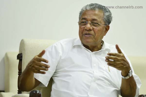 Read more about the article മുഖ്യമന്ത്രി തന്നോടൊപ്പം തന്നെയെന്ന് അതിജീവിത; അന്വേഷണം വേഗത്തിലാക്കാൻ ഡിജിപിയെയും എഡിജിപിയെയും മുഖ്യമന്ത്രി വിളിച്ചു വരുത്തി