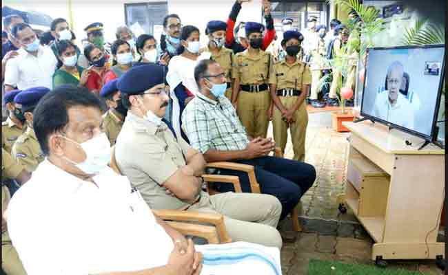 Read more about the article പോലീസ് ആസ്ഥാനങ്ങൾ പുതുമോടിയില്‍; സ്പെഷ്യൽ ബ്രാഞ്ചും ഫോറൻസിക്കും ശക്തിപ്പെടുത്തും: മുഖ്യമന്ത്രി; ജില്ലാതല ഉദ്ഘാടനം എൻ.എ നെല്ലിക്കുന്ന് എം.എൽ.എ നിർവഹിച്ചു