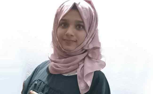 You are currently viewing സെല്‍ഫി എടുക്കുന്നതിനിടെ ട്രെയിന്‍ തട്ടി പുഴയില്‍ വീണു; കോഴിക്കോട്  പത്താം ക്ലാസ് വിദ്യാര്‍ത്ഥിനിക്ക് ദാരുണാന്ത്യം