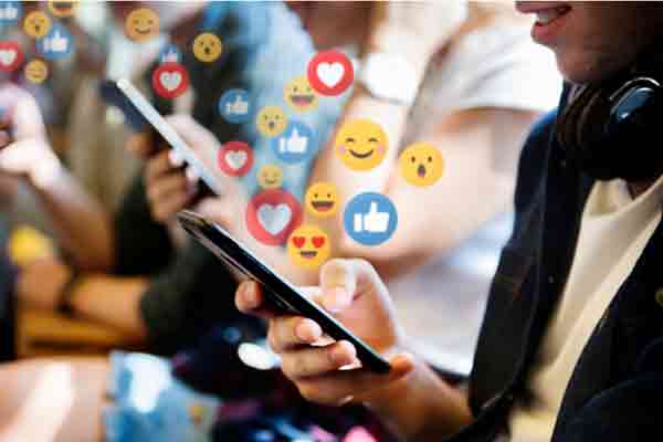 You are currently viewing സോഷ്യല്‍ മീഡിയയിൽ അഡിക്റ്റാണോ; ഇക്കാര്യങ്ങള്‍ ശ്രദ്ധിച്ചാല്‍ മനസിലാക്കാം, വേസ്റ്റ് റീഡിങ് ഒഴിവാക്കാം, കൂടുതൽ അറിയാം