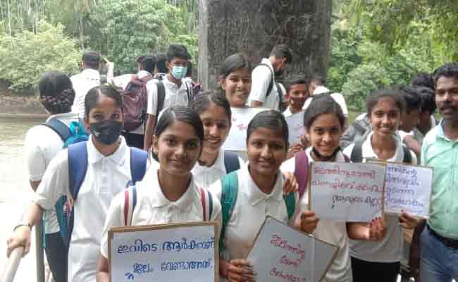 You are currently viewing പുഴയാത്രയും ജലാശയ സംരക്ഷണ റാലിയും; ബങ്ങാട്ടെ പുഴയെ അറിയാൻ തച്ചങ്ങാട്ടെ കുട്ടിപ്പോലീസ് നീറ്റിലിറങ്ങി