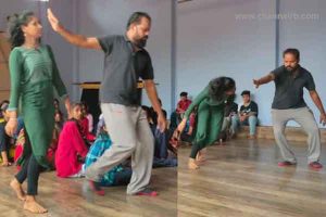 Read more about the article ശരീരഭാഷയുടെ അനന്ത സാധ്യതകളിൽ സൺഡേ തിയറ്ററിൻ്റെ അഭിനയ ശില്പശാല; നാടകത്തിലൂടെ അരങ്ങിൻ്റെ അറിവ് അനുഭവിച്ചറിയാം