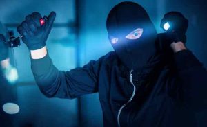 Read more about the article സി.ബി.ഐ സിനിമ പ്രദർശിപ്പിക്കുന്ന തിയേറ്ററിൽ നിന്നും 2.8 ലക്ഷം രൂപ മോഷ്ടിച്ച് കള്ളൻ; പിടിക്കാൻ  കേരള പോലീസ്