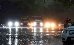 Read more about the article കനത്ത മഴ; കൊല്ലത്ത് മലയോര മേഖലയിൽ രാത്രി യാത്ര നിയന്ത്രണം; തിരുവനന്തപുരം ജില്ലയിൽ വിനോദ സഞ്ചാര മേഖലകളിൽ സന്ദർശകർക്ക് വിലക്ക്