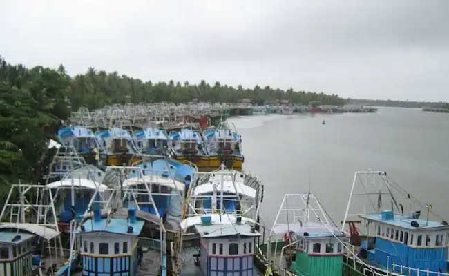 Read more about the article ട്രോളിംഗ് നിരോധനം ജൂണ്‍ 9ന് ആരംഭിക്കും; കാസർകോട് ജില്ലയിലെ  മത്സ്യത്തൊഴിലാളികള്‍ക്ക് നിര്‍ദേശങ്ങളും മുന്നറിയിപ്പുകളുമായി ഫിഷറീസ് വകുപ്പ്