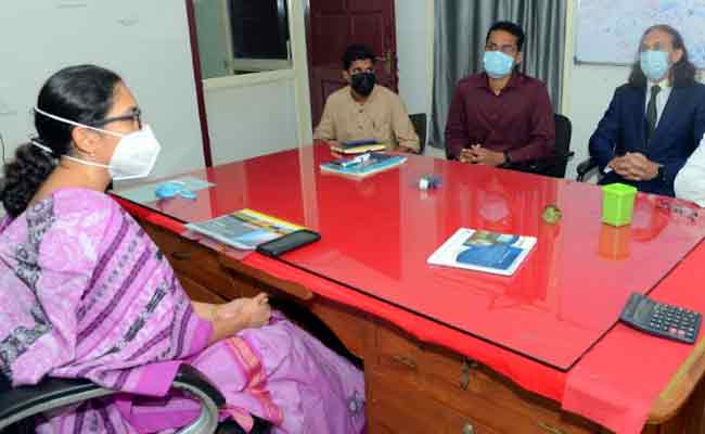 You are currently viewing കാസര്‍കോട് നിക്ഷേപത്തിനൊരുങ്ങി ബ്രിട്ടൻ  ആസ്ഥാനമായ ലിങ്ക് ഗ്രൂപ്പ് കമ്പനി; കളക്ടറുമായി കമ്പനി പ്രതിനിധികള്‍ കൂടിക്കാഴ്ച നടത്തി