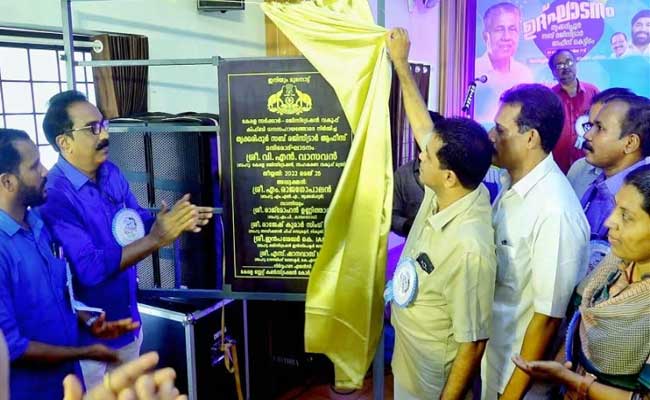 Read more about the article നവീകരണവും ജീവനക്കാരുടെ നിസ്വാര്‍ത്ഥ സേവനവും രജിസ്ട്രേഷന്‍ വകുപ്പിനെ നേട്ടത്തിലേക്കെത്തിച്ചു;  തൃക്കരിപ്പൂര്‍ സബ് രജിസ്ട്രാര്‍ ഓഫീസ് ഉദ്ഘാടനം ചെയ്ത് മന്ത്രി വി.എന്‍ വാസവന്‍