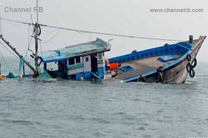 Read more about the article മഴ കനത്തു, കടൽ പ്രക്ഷുബ്ധം; കോഴിക്കോടും കൊല്ലത്തും ആലപ്പുഴയിലും മല്‍സ്യ ബന്ധന ബോട്ട് മറിഞ്ഞു, രണ്ടുപേരെ കാണാതായി, കനത്ത ജാഗ്രതാ നിർദ്ദേശം