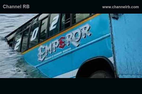 You are currently viewing നിയന്ത്രണം വിട്ട ബസ് പുഴയിലേക്ക് മറിഞ്ഞു; തിരൂര്‍ പടിഞ്ഞാറെക്കരയില്‍ ആണ് അപകടം