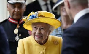 Read more about the article 96 പിന്നിട്ടിട്ടും  ഊർജസ്വലതയും ചുറുചുറുക്കും; ഭക്ഷണത്തിൽ ഏറ്റവും പ്രിയം ഗ്രിൽഡ് ചിക്കനും സാലഡും; എലിസബത്ത് രാജ്ഞിയുടെ ദീർഘായുസ്സിൻ്റെ രഹസ്യം ഇതാണ്