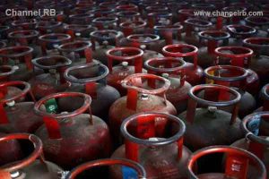 Read more about the article ചളിവെള്ളം ചൂടാക്കി പ്രഷര്‍ കുറച്ച്‌ മറ്റൊരു സിലിണ്ടറില്‍ മാറ്റി റീഫീല്‍ ചെയ്യും; ഗ്യാസ് സിലിണ്ടറുകള്‍ തൂക്കം കുറച്ച്‌ മറിച്ച്‌ വില്‍പന നടത്തുന്ന സംഘം പിടിയില്‍