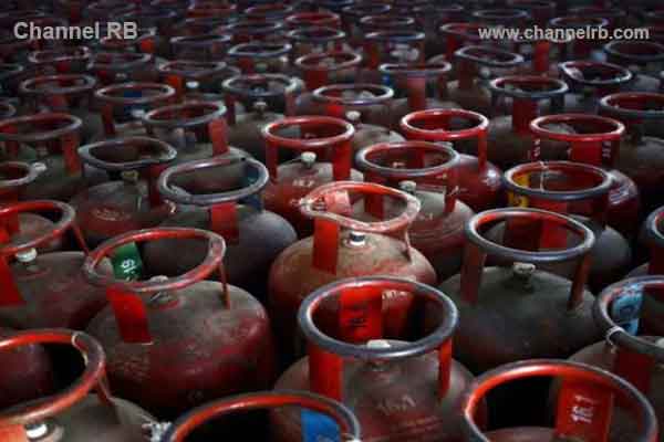 You are currently viewing ചളിവെള്ളം ചൂടാക്കി പ്രഷര്‍ കുറച്ച്‌ മറ്റൊരു സിലിണ്ടറില്‍ മാറ്റി റീഫീല്‍ ചെയ്യും; ഗ്യാസ് സിലിണ്ടറുകള്‍ തൂക്കം കുറച്ച്‌ മറിച്ച്‌ വില്‍പന നടത്തുന്ന സംഘം പിടിയില്‍