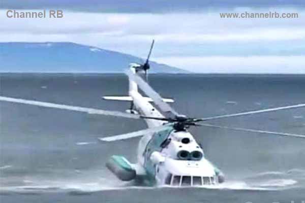 Read more about the article ലാന്‍ഡ് ചെയ്യാനുള്ള ശ്രമത്തിനിടെ ഒമ്പത് പേരുമായി ഹെലികോപ്റ്റര്‍ അറബിക്കടലില്‍ വീണു; രക്ഷാപ്രവര്‍ത്തനം തുടരുന്നു