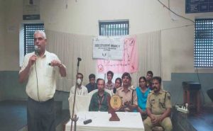 Read more about the article പ്രകാശം പരത്താന്‍ ജയില്‍ അന്തേവാസികള്‍;  ഹോസ്ദുര്‍ഗ്ഗ് ജില്ലാ ജയിലില്‍ എല്‍.ഇ.ഡി ബള്‍ബ് അസംബ്ലിംഗ് പരിശീലനം സംഘടിപ്പിച്ചു