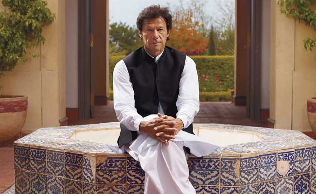 Read more about the article കിടപ്പുമുറയില്‍ സ്പൈ ഡിവൈസ്; ഇമ്രാൻ ഖാനെതിരെ ചാരപ്രവര്‍ത്തനം നടത്തിയ ജീവനക്കാരന്‍ പിടിയില്‍