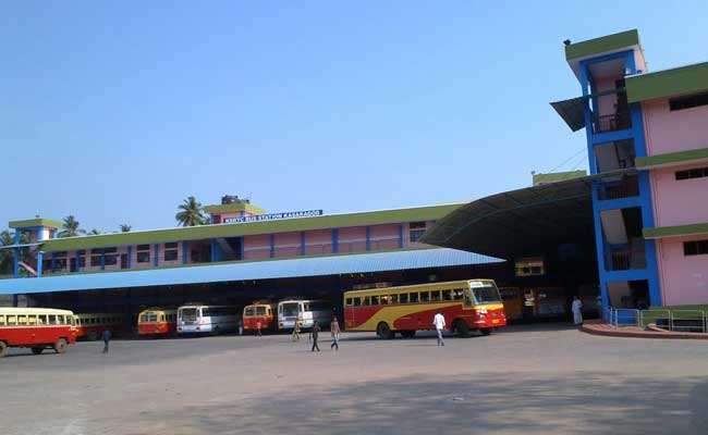 You are currently viewing കാസര്‍കോട് കെഎസ്ആര്‍ടിസി ജില്ലാ ആസ്ഥാനം കാഞ്ഞങ്ങാട്ടേക്ക് മാറ്റുന്നു; എന്‍.എ നെല്ലിക്കുന്ന് എം.എല്‍.എയുടെ നേതൃത്വത്തില്‍ ഉപരോധം സംഘടിപ്പിച്ചു