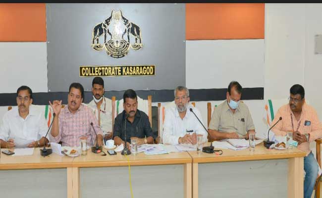 Read more about the article ഭക്ഷ്യസുരക്ഷയില്‍ കാസര്‍കോട് മാതൃകയാകണം; ഭക്ഷ്യസുരക്ഷയുമായി ബന്ധപ്പെട്ട  സമഗ്ര റിപ്പോര്‍ട്ട് തയ്യാറാക്കൽ; നിയമസഭാ സമിതി തെളിവെടുപ്പ് നടത്തി